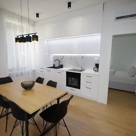 Moderne 2-schlafzimmer-wohnung In Apartment Pula