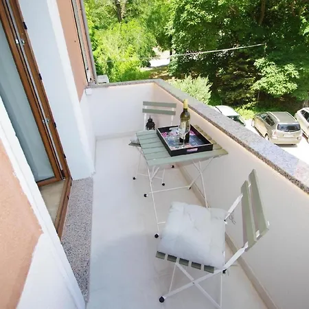 Moderne 2-schlafzimmer-wohnung In Apartment Pula