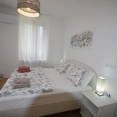 Moderne 2-schlafzimmer-wohnung In Apartment *