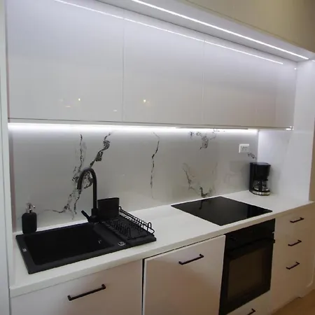 Moderne 2-schlafzimmer-wohnung In Pula