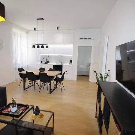 Moderne 2-schlafzimmer-wohnung In Apartment